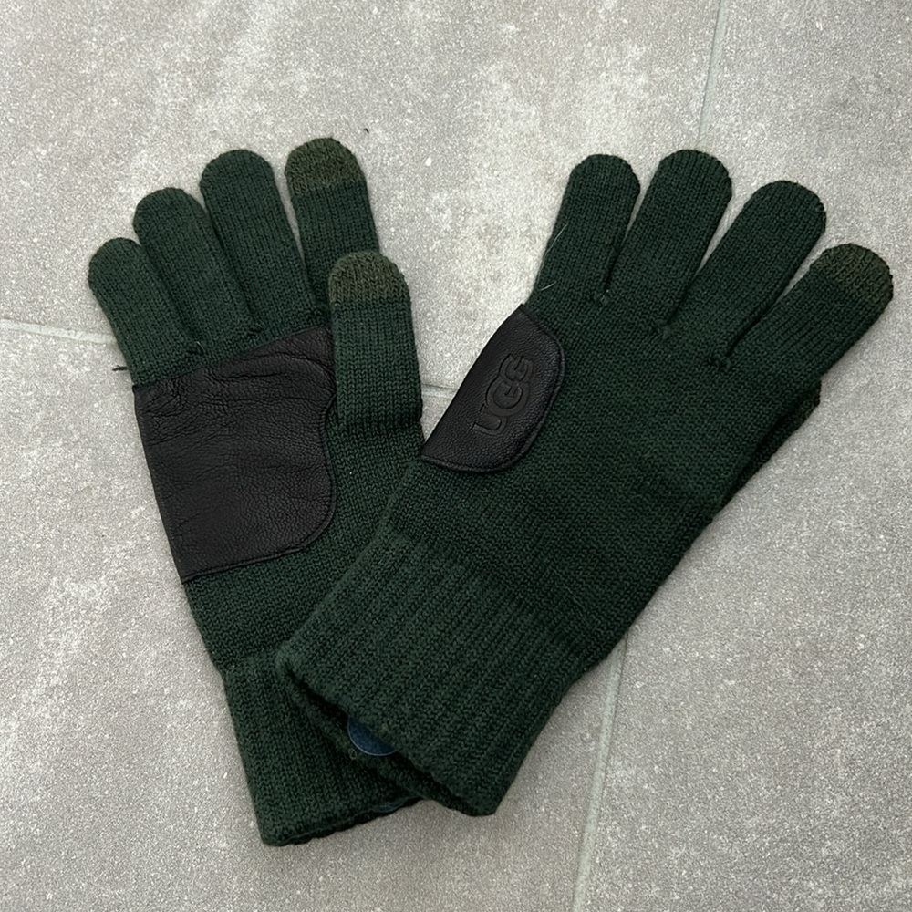 Ugg New Leather Patch Knit Gloves - image 2